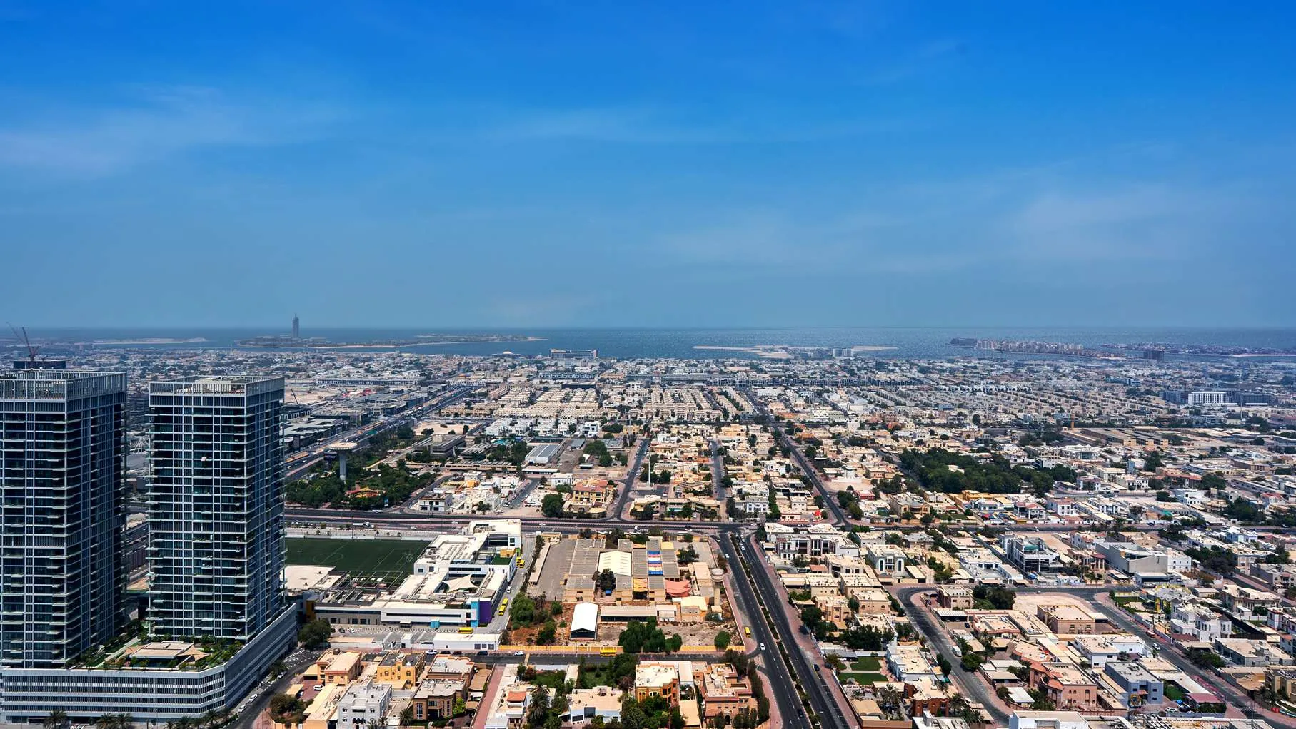 Western view over Jumeirah to the sea